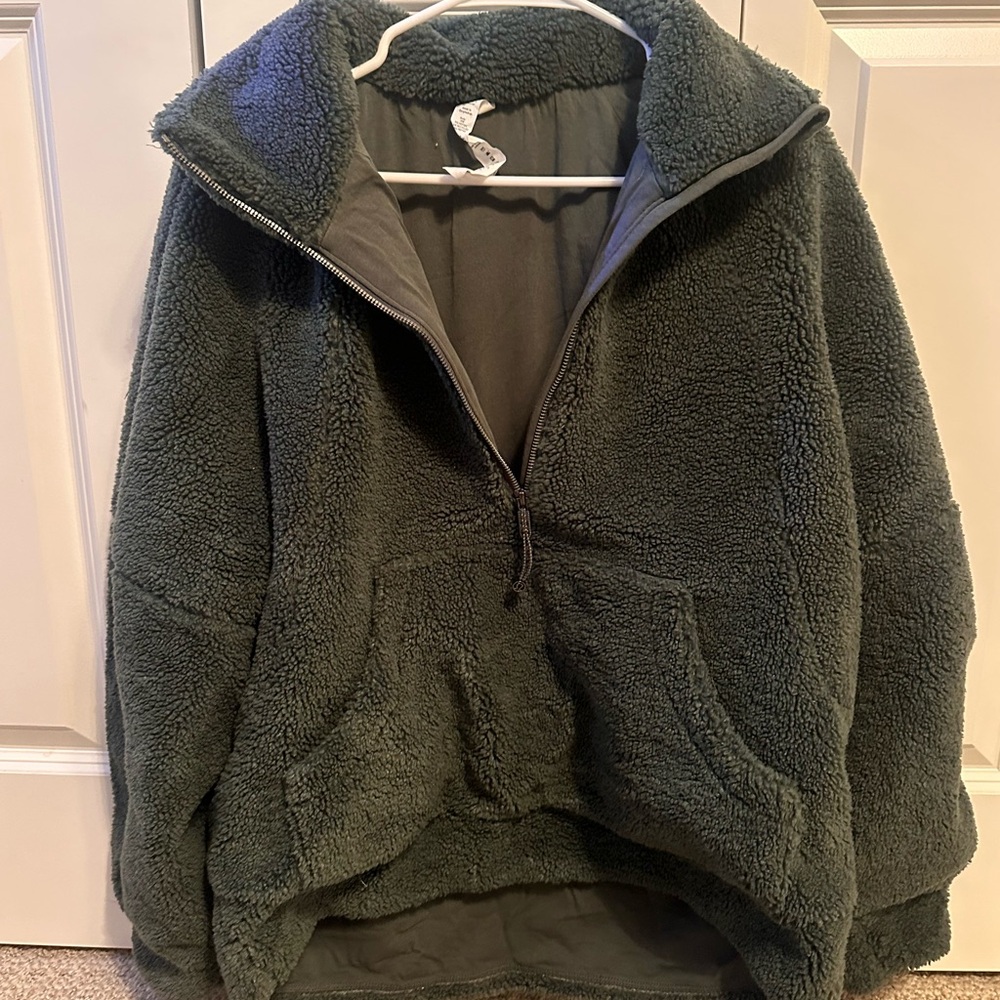 Lululemon half zip fleece hoodie. Size M/L.